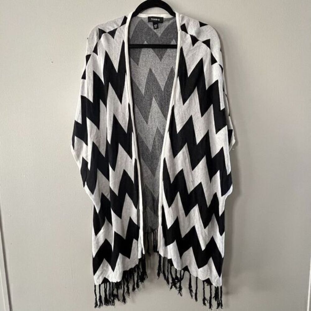 Torrid Chevron Ruana Kimono Duster Poncho Cardigan Fringe Knit 4/5 Black & White - Picture 2 of 9